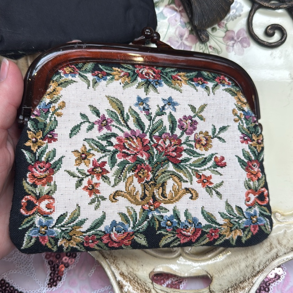VINTAGE SET OF 3 FLORAL VICTORIAN COIN PURSE - Picture 6 of 7